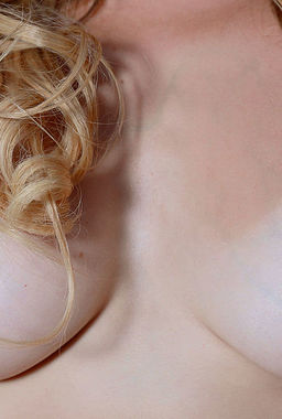 Wanna Play With Hottie Stefania