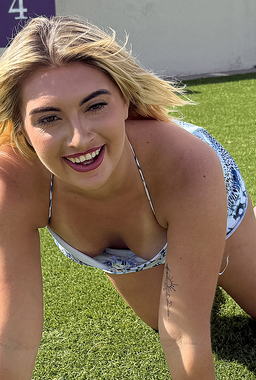 FTV Kaylee Maturbating In A Car