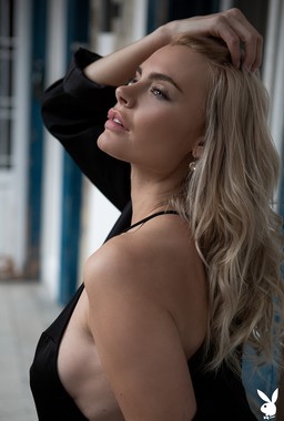 Perfect Busty Blond Miky Muse