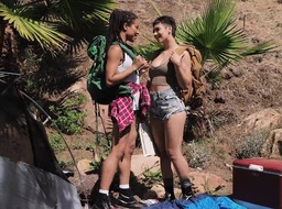 Lesbian Hicking