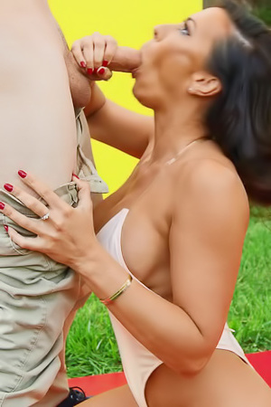 Rachel Starr Undressing And Making Suggestive Poses Before Sex