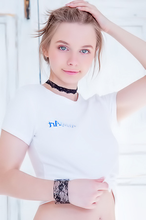 Siya Sexy Teen Angel With Nice Tits