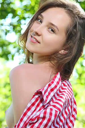 Ava Spreads Secrets of Seductive Fondness
